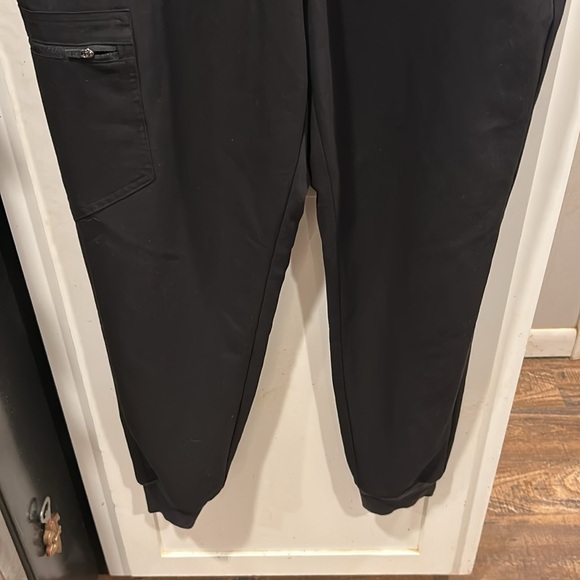 Figs Black maternity scrubs - Picture 9 of 16